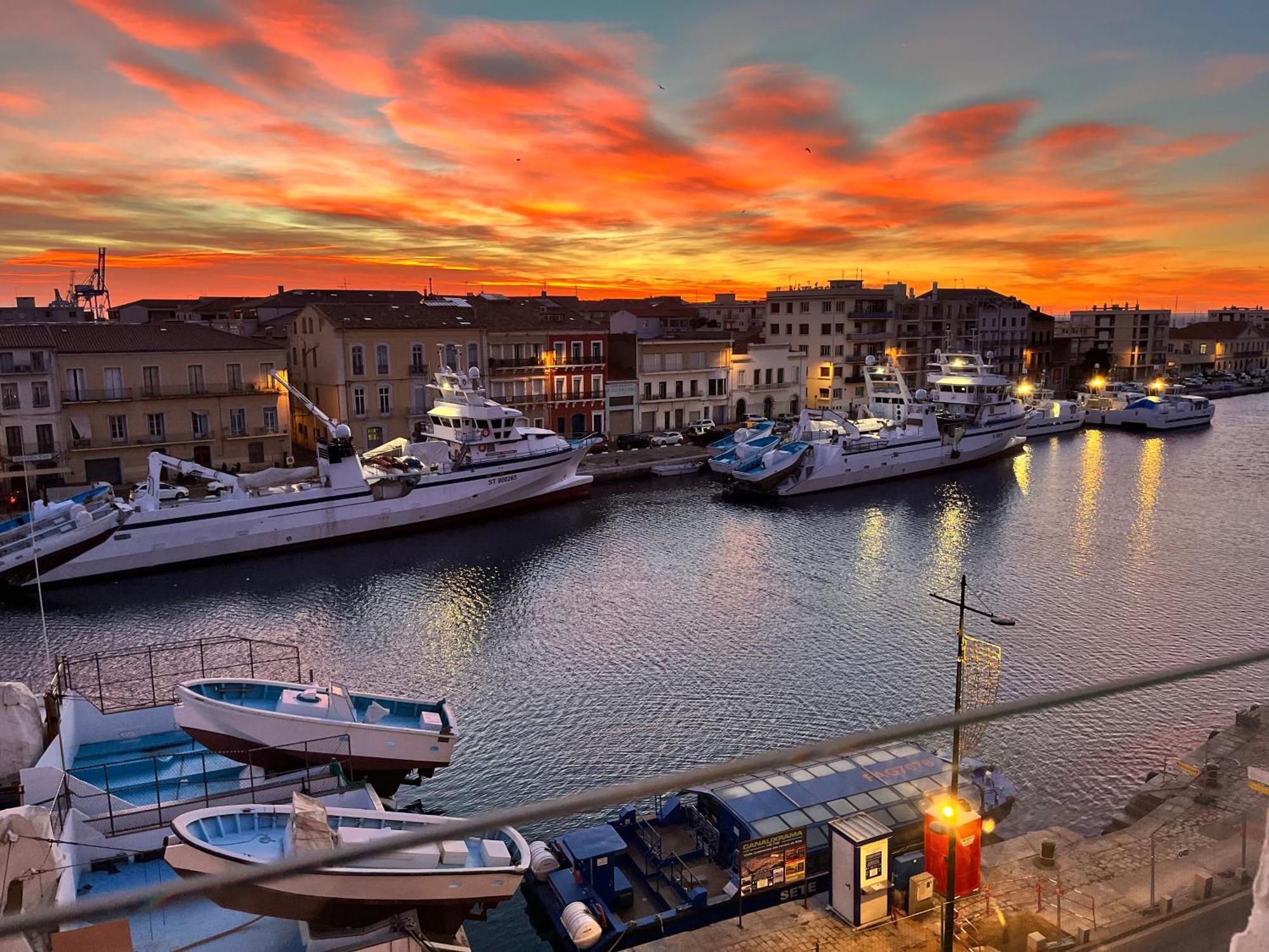Beau 3 Pieces Climatise Vue Canal Idealement Situe Centre Ville Sète Buitenkant foto